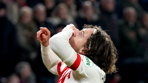 Fábio Silva estreia-se a marcar pelo PSV na goleada ao Groningen
