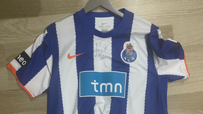 Hulk leiloa camisola autografada do FC Porto para ajudar Turquia: «Estou em oração por todos vocês»