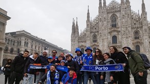 Adeptos do FC Porto vão fazendo a festa no centro de Milão