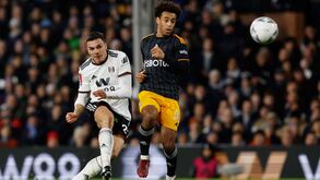 Recuperou a bola e atirou de primeira: golaço de João Palhinha inaugurou marcador no Fulham-Leeds