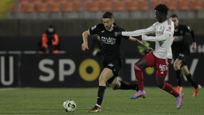 A crónica do Ac. Viseu-Benfica B, 2-0: Bicicleta de Clóvis entra na corrida