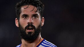 Jogadores livres que ainda podem assinar contrato: Isco, Dzyuba e até um ex-leão