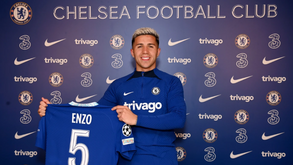 Do número da camisola ao contrato até 2031: Chelsea faz novas revelações sobre Enzo