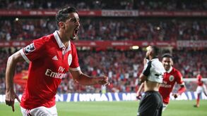 André Almeida deixa o Benfica mas fica este golo: remate intencional ou 'chouriço'?