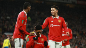 Manchester United assegura final da Taça da Liga inglesa sem espinhos