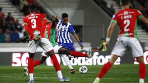 «Não nos vergam»: FC Porto visa polémicas de arbitragem e fala em 