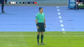 Aconteceu história no futebol: árbitro explicou decisão tomada no sistema sonoro do estádio após ir ao VAR