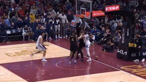 Ânimos aqueceram em jogo de NBA: Dillon Brooks e Donovan Mitchell trocaram agressões