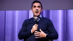 Gary Neville esclarece 'like' em publicação sobre Greenwood: «Foi desajeitado»