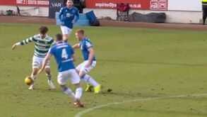 A assistência de classe de Jota na goleada do Celtic frente ao St. Johnstone
