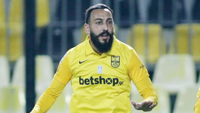 Mesmo fora de forma, Mitroglou estreia-se com cinco golos nos distritais da Alemanha