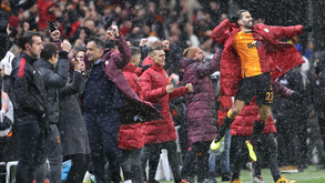 Turquia: Galatasaray bate campeão