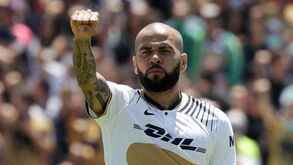 Ministério Público espanhol quer que Dani Alves continue na prisão por haver risco de fuga