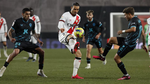 Rayo Vallecano bate Almeria de Samuel Costa e Dyego Sousa e sobe ao quinto lugar