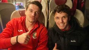 À boleia com o adversário: David viajou no autocarro do Pêro Pinheiro para visitar a família