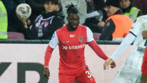 Christian Atsu foi resgatado dos escombros na Turquia com vida