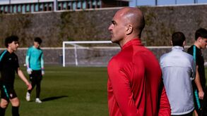Roberto Martínez acompanha treino da Seleção de sub-17 