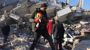 Atsu continua desaparecido