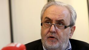 Braz Frade pergunta quem é que autorizou as viagens à Áustria