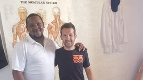 Com o Amos Chebii, o massagista residente no HATC
