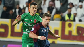 Emirados Árabes Unidos: Adrien Silva desvia Leonardo Jardim do topo