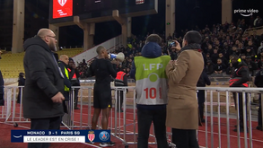 Kimpembe acalmou os adeptos do PSG após derrota com o Monaco: defesa ainda saiu aplaudido