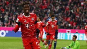 Bayern bem oleado segue na dianteira