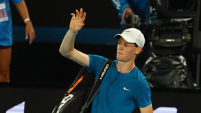 Jannik Sinner vence torneio de Montpellier e soma sétimo título na carreira