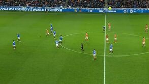 Insólito: Rangers marca golo controverso e treinador pede para a equipa sofrer... de propósito