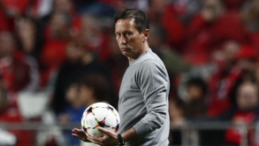 Segurança pode levar Schmidt manter o onze 