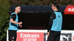 Ibrahimovic joga ao lado do filho no AC Milan