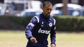 Nani, sem rotura total do ligamento, evita cirurgia e terá recuperação mais rápida