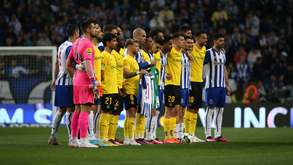 Jogadores de FC Porto e Rio Ave uniram-se em homenagem a Christian Atsu
