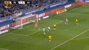 Dragão 'em suspenso' neste lance: o falhanço de Boateng nos descontos que daria o empate ao Rio Ave