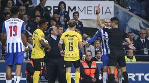 Luís Gonçalves furioso após ser expulso por protestos no FC Porto-Rio Ave