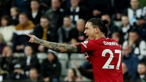Rafa Benítez compara Darwin a lenda do Liverpool: «Quando chegou também tinha dificuldades em finalizar»