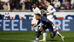 Arrepiante: o estado do tornozelo de Neymar após lesão frente ao Lille