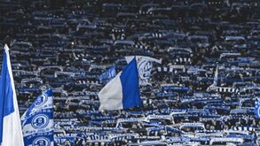 Quatro adeptos do Schalke gravemente feridos após agressões de rivais