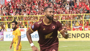 Indonésia: Bernardo Tavares imparável com o PSM