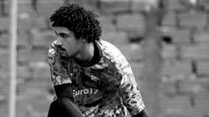 Guarda-redes brasileiro de 21 anos encontrado morto em casa