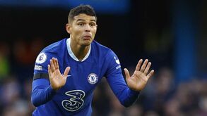 «Treinador ultrapassado»: Mulher de Thiago Silva causa alvoroço no Chelsea com 'gosto' nesta publicação