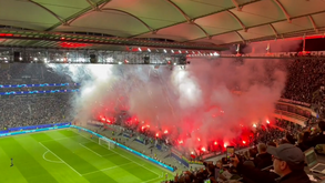 Festival pirotécnico de grandes dimensões aconteceu antes do Eintracht Frankfurt-Nápoles