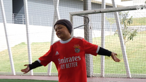 Benfica realizou sonho ao pequeno Heitor: jovem deu uns toques com craques do futebol