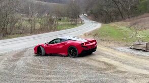 Dói só de ver: youtuber gasta 400 mil euros em Ferrari para... destrui-lo