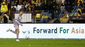 Piers Morgan atira-se aos críticos de Ronaldo no Man. United: «Nos últimos anos ganharam zero, acalmem-se»