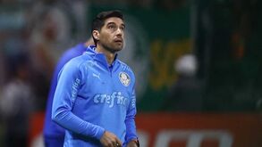 Abel Ferreira queixa-se do horário dos jogos no Brasil e Neto atira: «Arrogante»