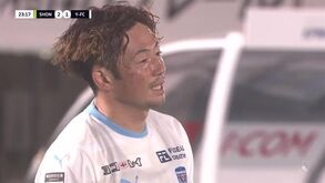 O que lhe passou pela cabeça? O insólito autogolo que promete entrar para os 'bloopers' do ano