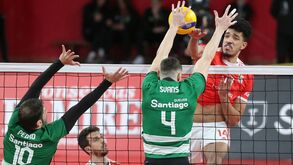 Benfica bate Sporting na 'negra' em dérbi eletrizante