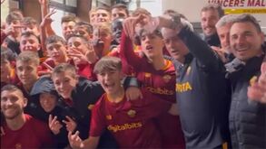 Mourinho surpreende e premeia jovens da Roma após vitória no dérbi