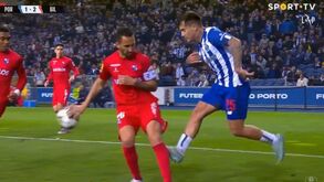 FC Porto pediu penálti de Rúben Fernandes por mão na bola: árbitro mandou jogar